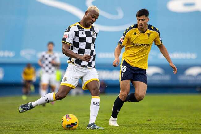 Màn thư hùng CD Nacional vs Gil Vicente