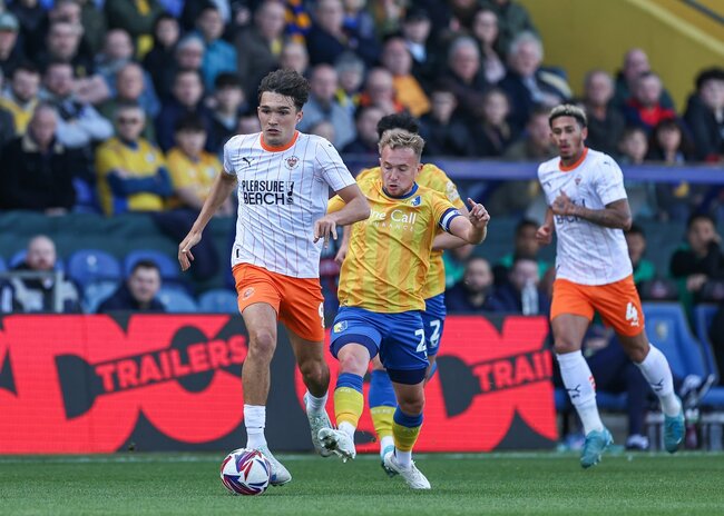 Màn thư hùng Mansfield Town vs Blackpool